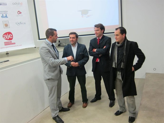 Miembros De La Junta Directiva De AJE-Ex