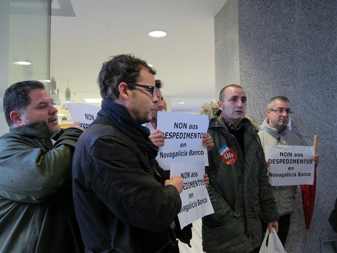 Parte de los delegados sindicales que acudieron a pedir reunirse con Feijóo