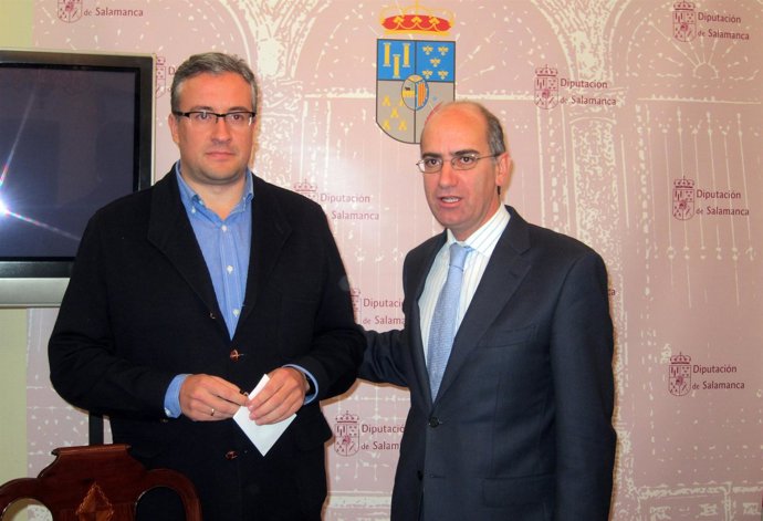 El presidente de la Diputación (drcha.) y el alcalde de Guijuelo 