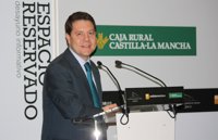 Page mantiene unas relaciones "muy espaciadas" con Cospedal y le gustaría que fueran más fluidas