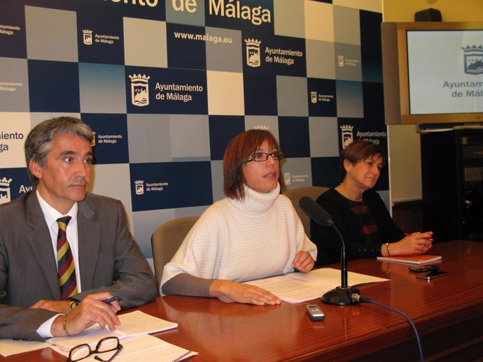 Los ediles del PSOE en Málaga Manuel Hurtado, María Gámez y Francisca Montiel