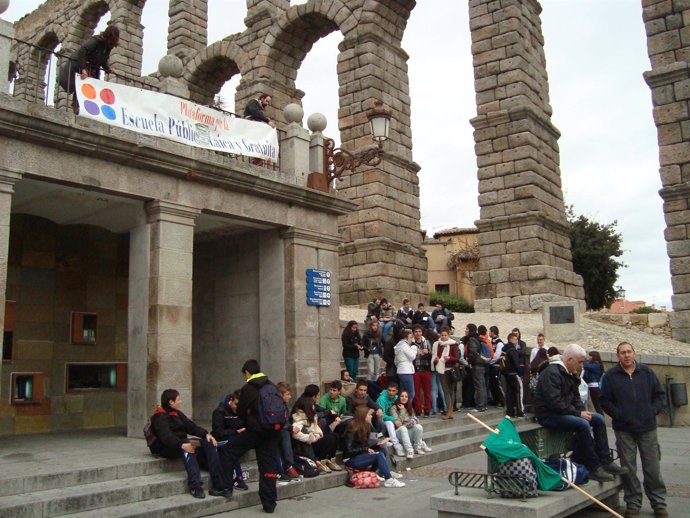 Decenas de personas se concentran en Segovia