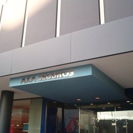 axa seguros aseguradora entrada edificio