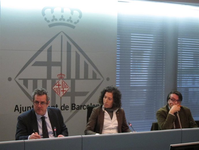 Joaquim Forn (CiU),  Míriam Casanova (PP) y Eduard Freixedes (CiU) 