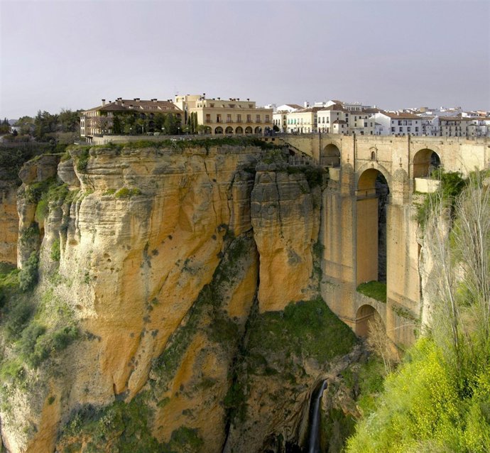 Vista Del Parador De Ronda (Málaga)