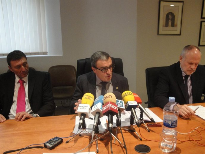 José Ortega, el alcalde Àngel Ros e Isidre Camí.