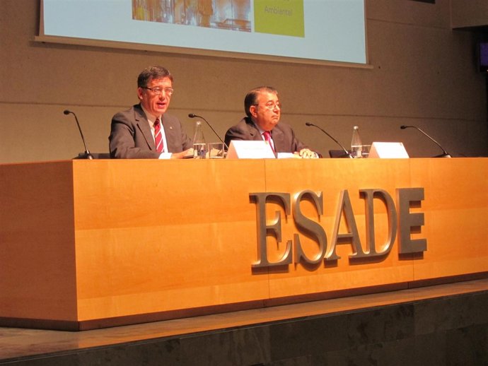 L.Recoder y el dtor gral de la Fundación Gas Natural Fenosa P.A.Fàbregas