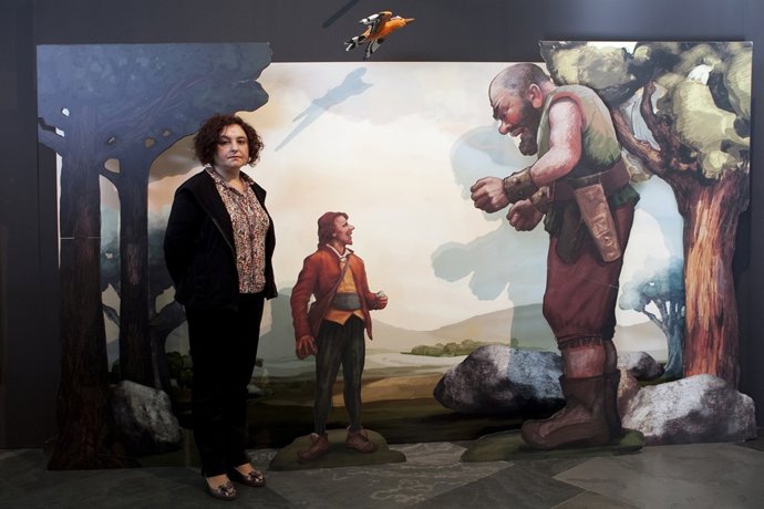 Julia Jiménez, comisaria de la muestra sobre cuentos de los hermanos Grimm.