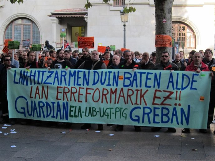 Trabajadores de Guardian Llodio.