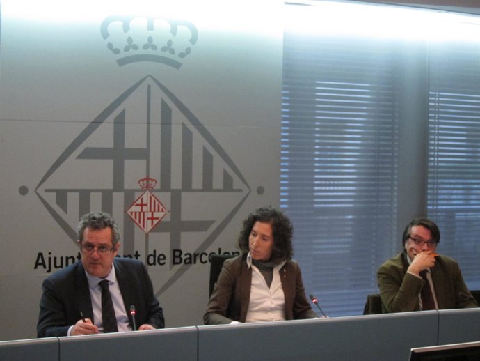 Joaquim Forn (CiU),  Míriam Casanova (PP) y Eduard Freixedes (CiU) 