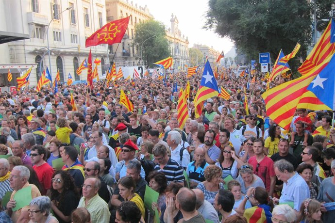 Gran manifestación independentista en el centro de Barcelona en la Diada. 11 de 