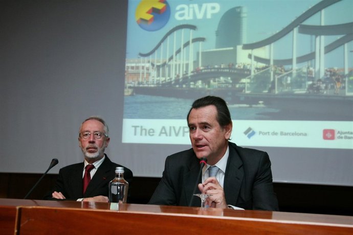 El pte de AIVP, J.P. Lecomte, y el del Puerto de Barcelona, S.Cambra