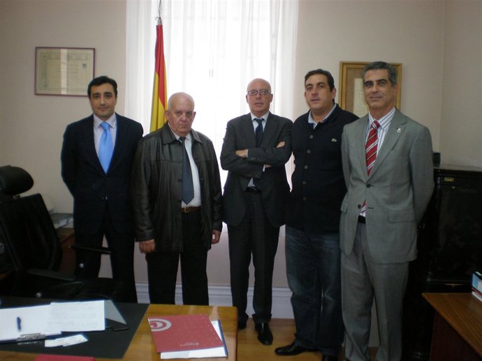 FOE y Cámaras de comercio ante el cónsul español en Villa Real de Santo Antonio.