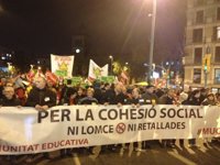 AV.- Miles de personas protestan en Barcelona contra la reforma educativa y los recortes  