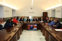 IU promueve una reunión de los grupos parlamentarios con los trabajadores de Paradores para la defensa de su trabajo