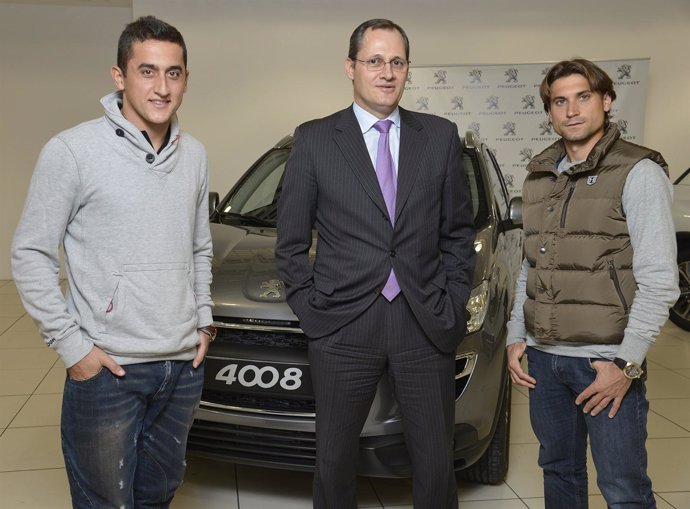 Nico Almagro y David Ferrer reciben sus Peugeot 