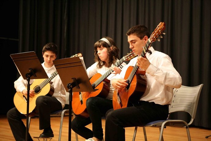 Alumnos De La Escuela De Música