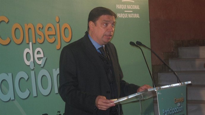 El  consejero de Agricultura de la Junta de Andalucía, Luis Planas, en Doñana.