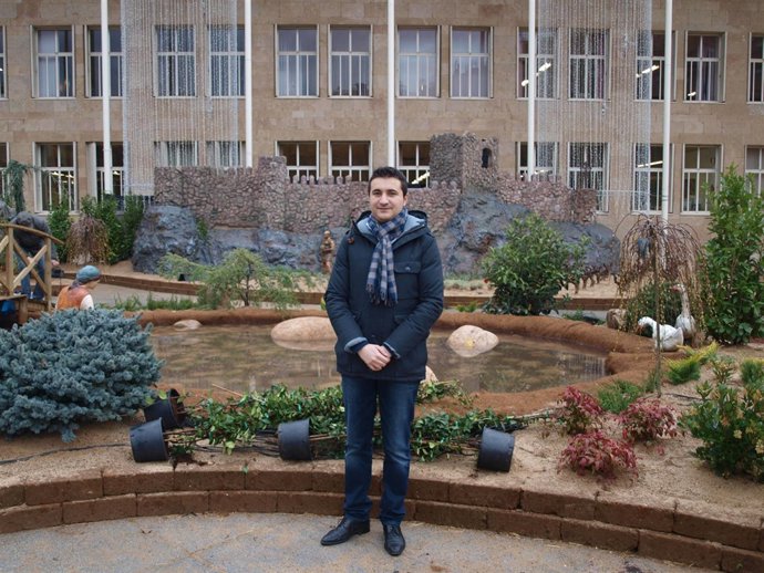 Muro, delante del belén municipal        