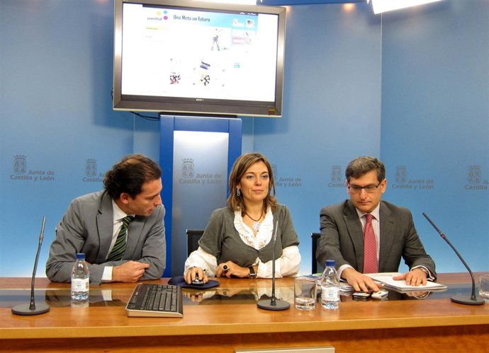 La consejera de Familia presenta el nuevo portal de Juventud