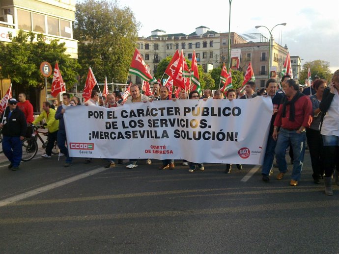 Protesta de los trabajadores de Mercasevilla.