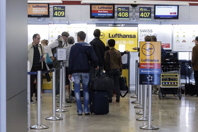 Turistas En Barajas