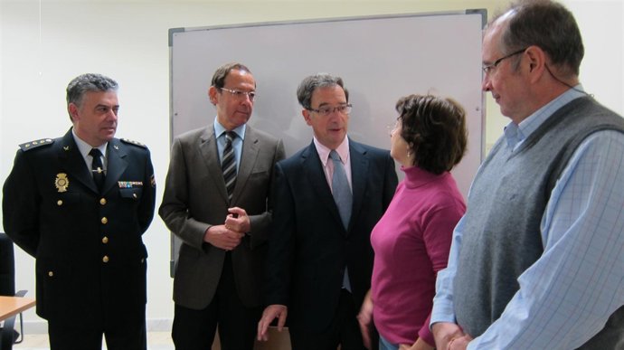 El delegado del Gobierno presenta el dispositivo especial "Comercio Seguro" 