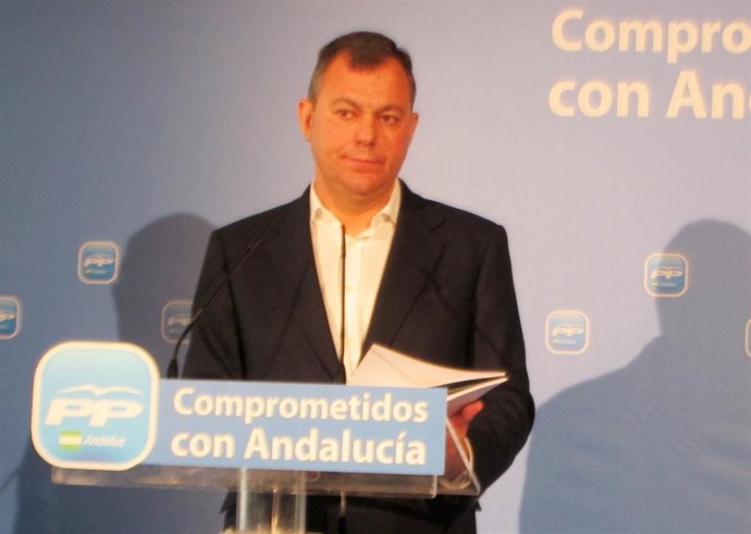 El secretario general del PP-A, José Luis Sanz, hoy en rueda de prensa