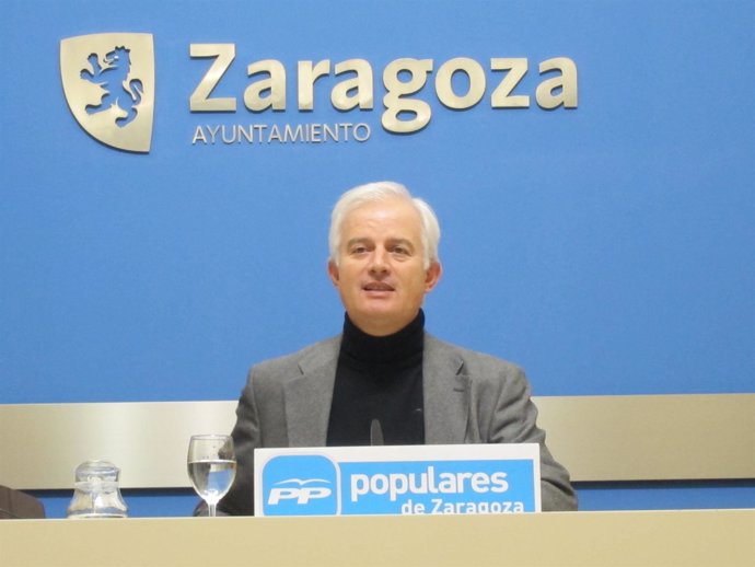 El portavoz del grupo municipal del PP, Eloy Suárez