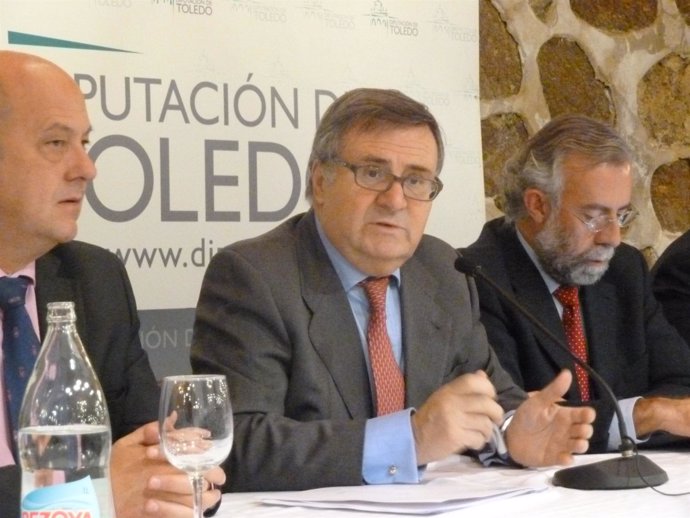 Arturo García-Tizón encuentro informativpo balance de la Diputación 2012