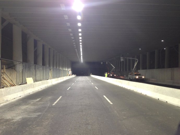 Obras de proyecto de iluminación del túnel en México.