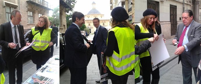 Fabra, Goirigolzarri y Boluda con el calendario de las madres de Montserrat.