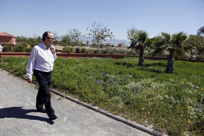 El alcalde de Almería en el Parque del Andarax