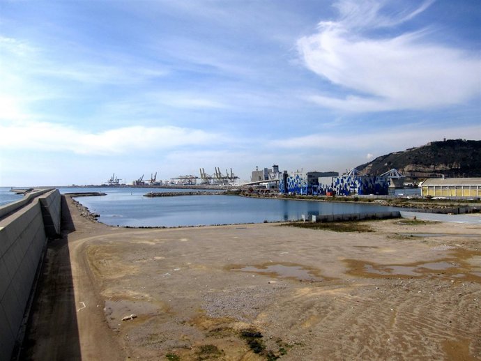 Nueva Bocana del Puerto de Barcelona, al lado del Hotel Vela