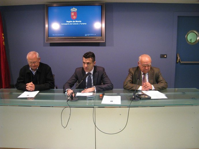 El director general de Industrias Culturales y de las Artes durante presentación