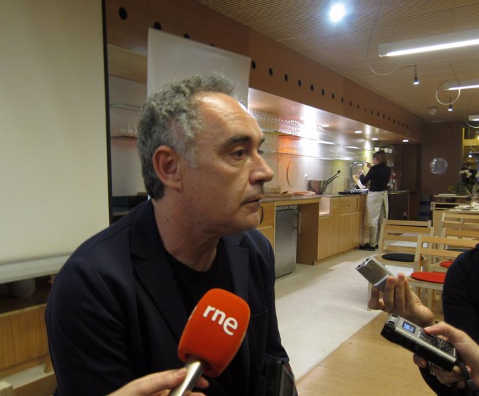 Ferran Adrià atiende a los medios en Tondeluna