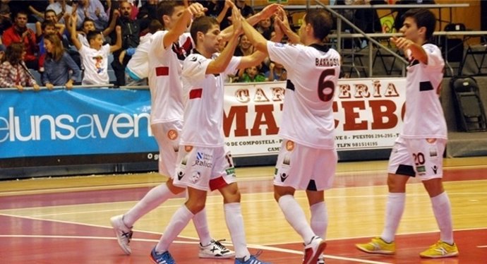 El Santiago Futsal celebra un gol ante el Umacon Zaragoza