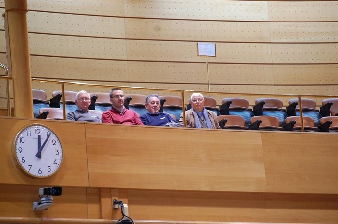 Juan Conde (1º por la dcha), junto a otros afectados por inundaciones en Andújar