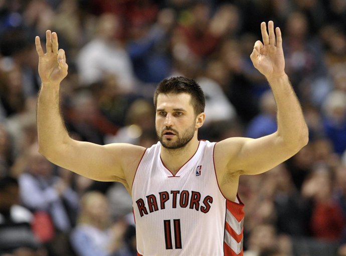 Kleiza, de Toronto Raptors, ante Dallas Mavericks