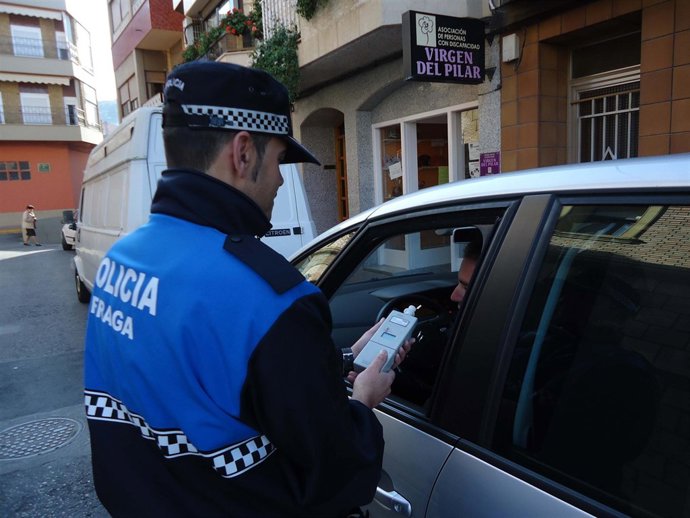Control de alcoholemia, prueba de etilometría, en Fraga (Huesca)