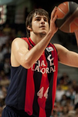 Nemanja Bjelica Caja Laboral