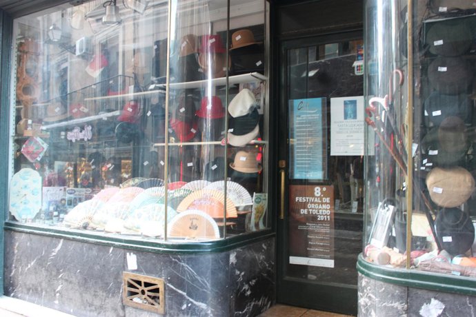 COMERCIO DE BOINAS Y ABANICOS