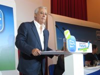 Arenas ve al PSOE como "una veleta que se mueve bajo la presión de los nacionalistas" y le pide un modelo territorial