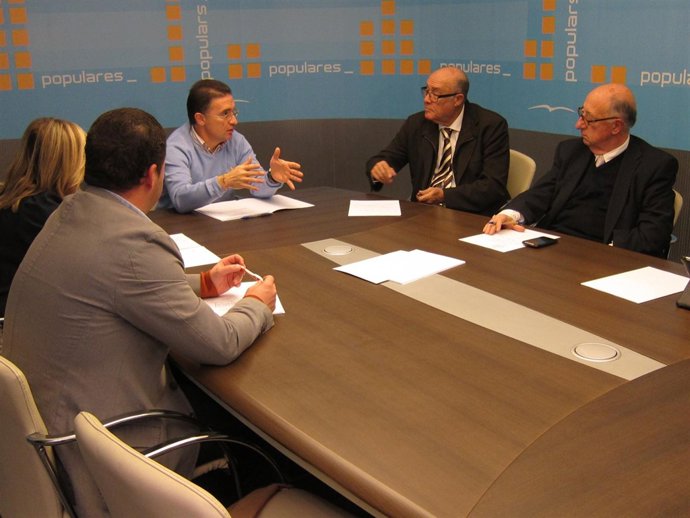 Castellano y Agramunt, entre otros, en una reunión del PPCV