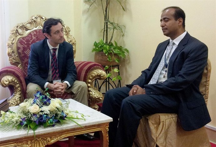 El director xeral del Igape con Alex Thomas