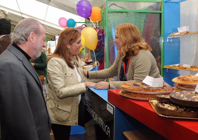 La consejera de Presidencia visita la Feria de la Gastronomía
