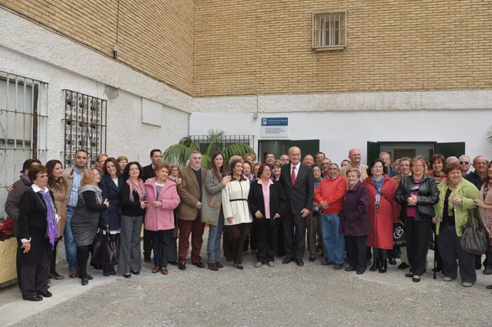 El alcalde de Málaga inaugura un centro ciudadano en Bailén-Miraflores