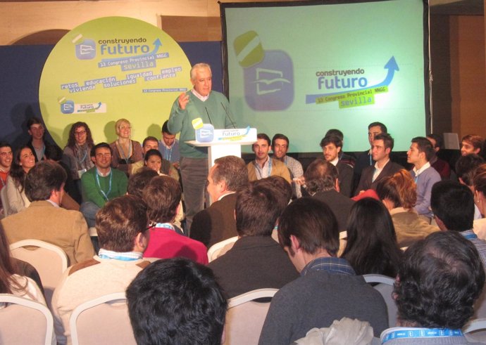 Javier Arenas en el Congreso de Nuevas Generaciones de Sevilla