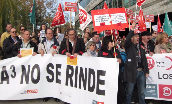 Protesta de trabajadores de Caja3 en Zaragoza