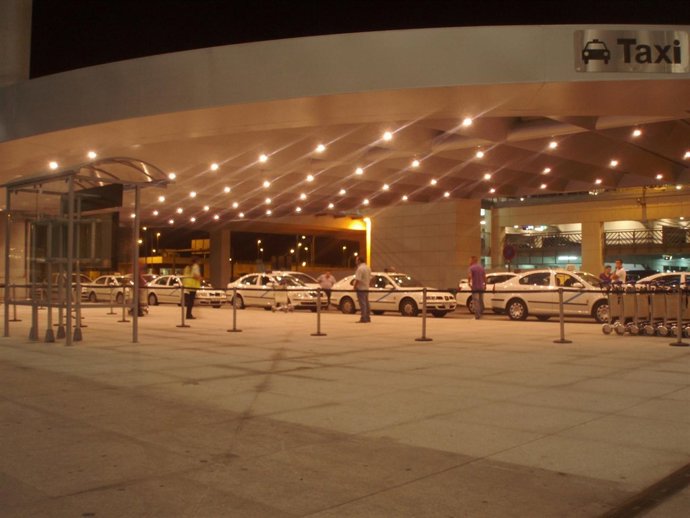 Nueva Marquesina Para La Parada De Taxis De La T3